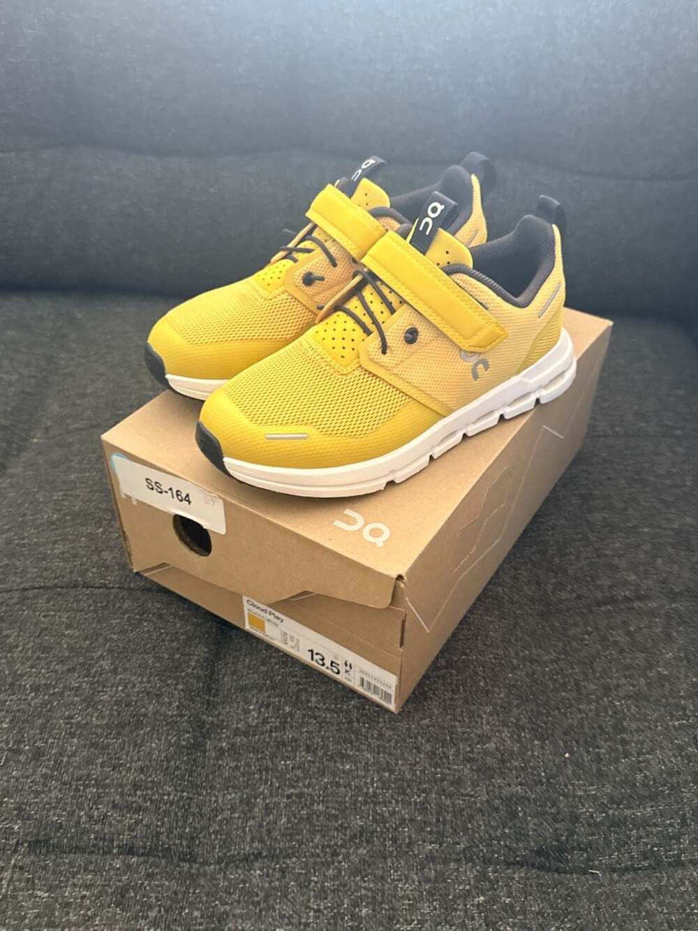 On Running Cloud Play Kids Sneakers Mustard White Size 13.5K